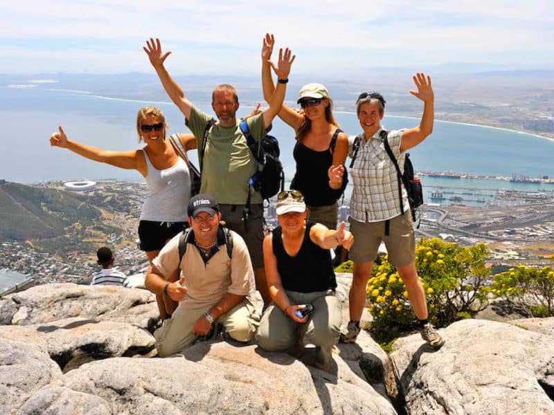 Happy Reizigers Vanaf De Tafelberg Kaapstad